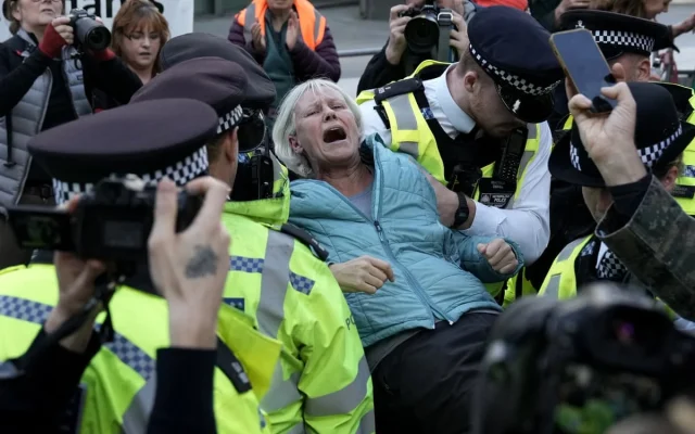 Polisi Tangkap Pendemo Aksi Pro Palestina di Kedubes AS London