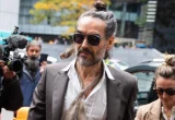 Sidang Russell Brand, Jaksa Sebut Korban Dihantui Selama Tahun