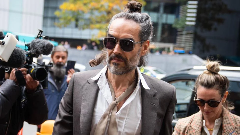 Sidang Russell Brand, Jaksa Sebut Korban Dihantui Selama Tahun
