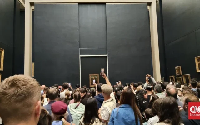 Pesona Lukisan Monalisa di Museum Louvre Paris