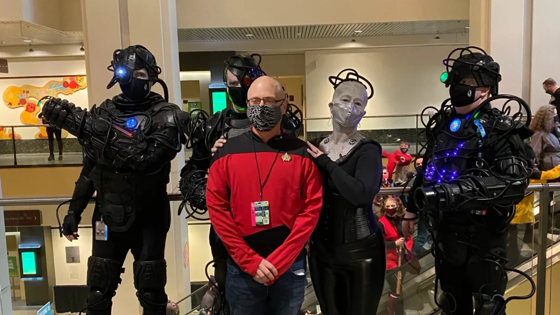 Pengalaman Cosplay Kapten Picard Tunjukkan Besarnya Kasih Sayang untuk Patrick Stewart