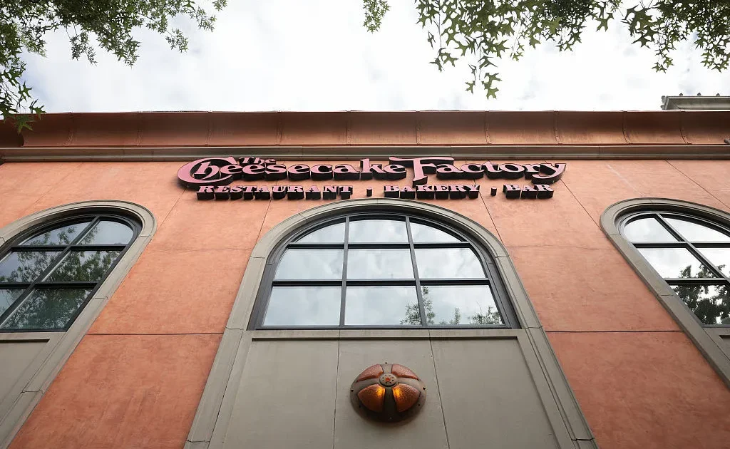 Mengapa Cheesecake Factory Jadi Perdebatan Politik AS?